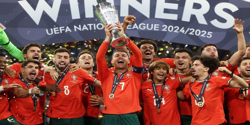 Cristiano Ronaldo - Huyền Thoại Sống Của Sân Cỏ Hiện Đại