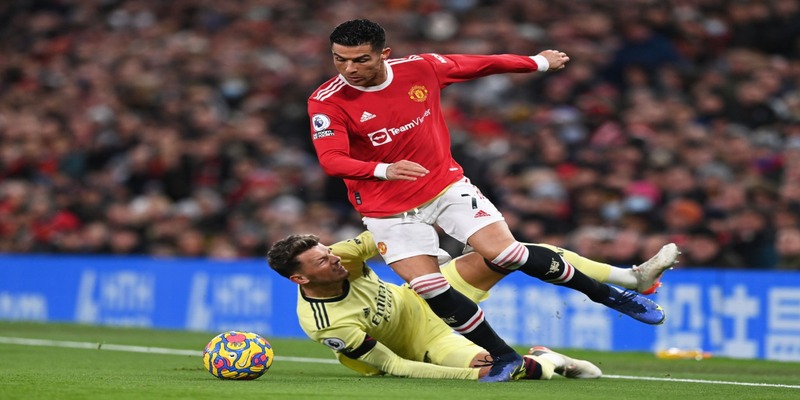 Cristiano Ronaldo - Huyền Thoại Sống Của Sân Cỏ Hiện Đại