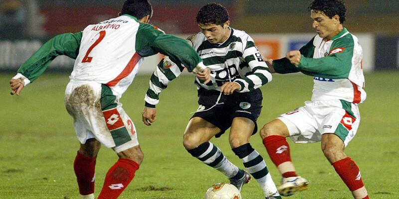 Cristiano Ronaldo - Huyền Thoại Sống Của Sân Cỏ Hiện Đại